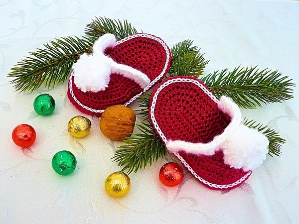 Kleine Weihnachtspantoffeln - Häkelanleitung