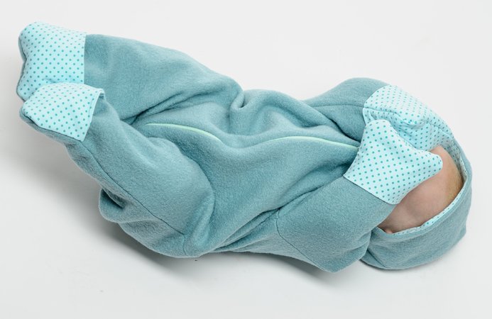 Schnittmuster für gefütterten Baby Overall mit Kapuze und Reißverschluss