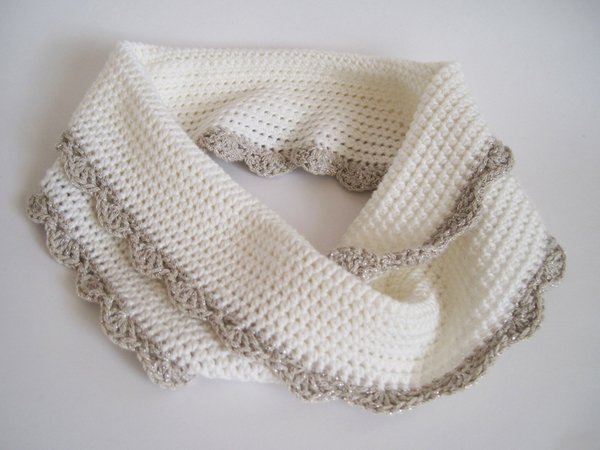 Häkelanleitung: Mädchen Damen Mütze mit Häkelblume + Möbiusschal (S, M, L)