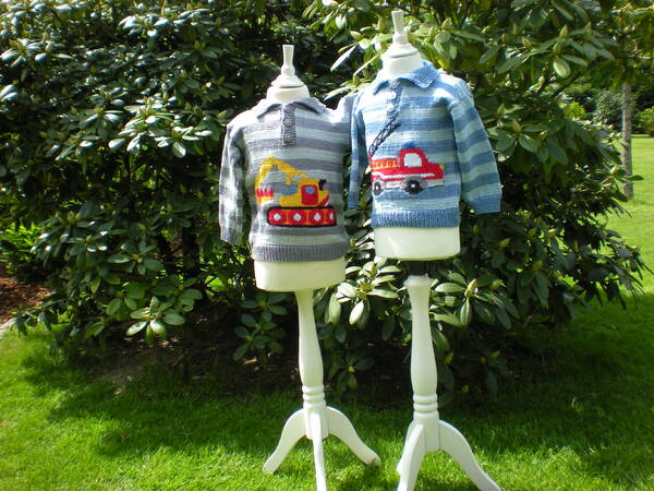 Sweater in 2 sizes - with 2 motifs - Knitting pattern