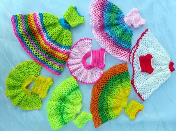 Volantrock mit Oberteil für kleine Anziehpuppen