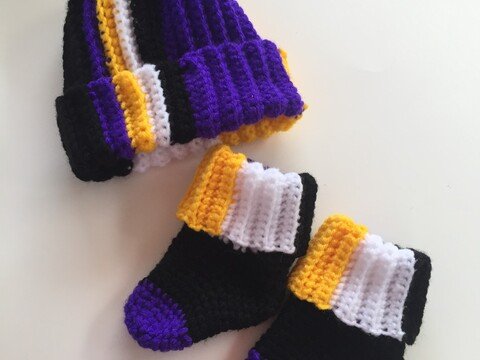 Crochet Baby set for beginners, hat and socks, 3 sizes