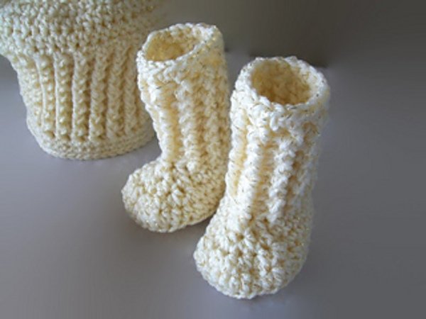 Baby girl crochet pattern hat set