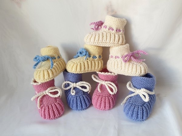 Strickanleitung Baby-Schuhe in 2 Größen ohne Nadelspiel