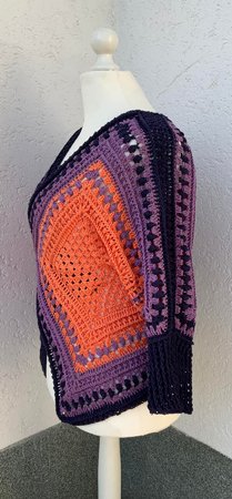 Jacke „COSMOS“ aus 2 Grannys mit Muster