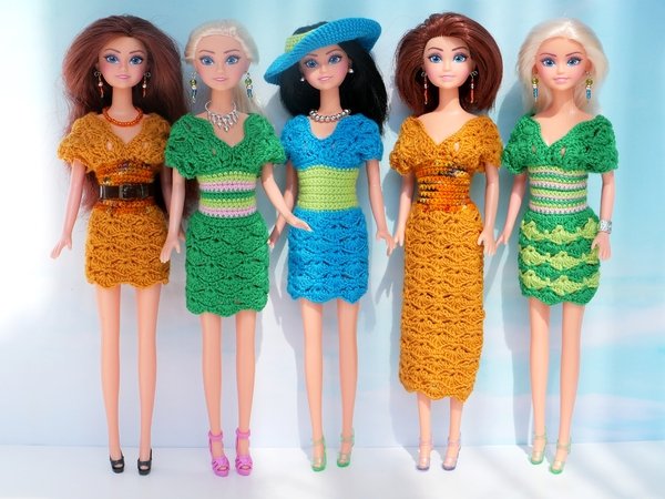 Modernes Puppenkleid mit Sommerhut für kleine Puppen - Häkelanleitung