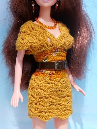 Modernes Puppenkleid mit Sommerhut für kleine Puppen - Häkelanleitung