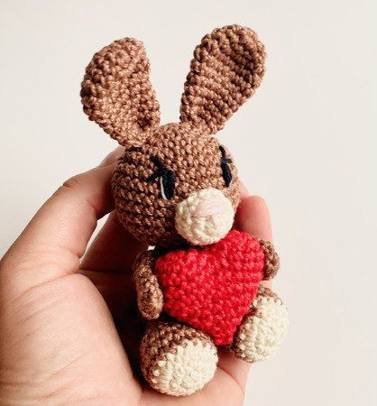 Häkelanleitung Hase mit Herz, Amigurumi, Hasi in Love