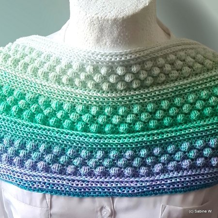 Noppi - cosy crochet loop