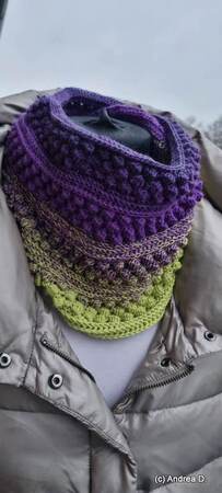 Noppi - cosy crochet loop