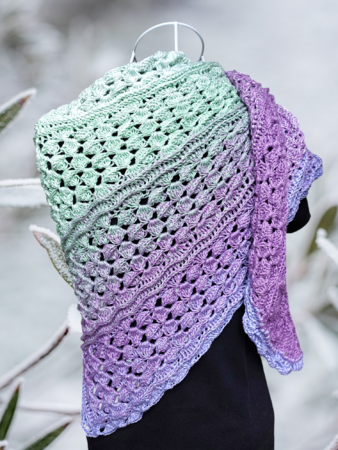 Flat triangular scarf „Mirfana BE“ – crochet pattern