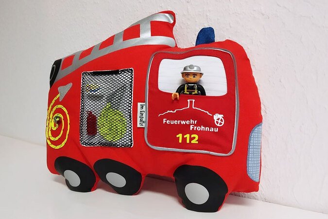 Feuerwehr-Kuschelkissen "Fred" (Nähanleitung und Schnittmuster)