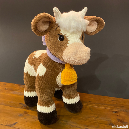 PDF Crochet pattern GER / ENG for „Emmi the cow“, Design by @buerokunstvoll