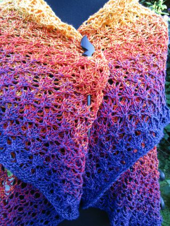Tricornia Poncho, triangular poncho
