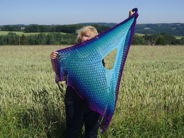 Tricornia Poncho, triangular poncho