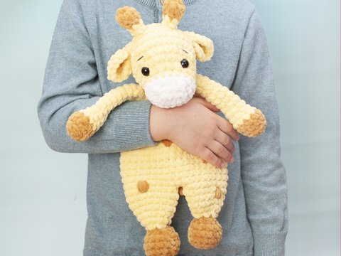 Crochet giraffe snuggler pattern, giraffe lovey crochet pattern, comforter